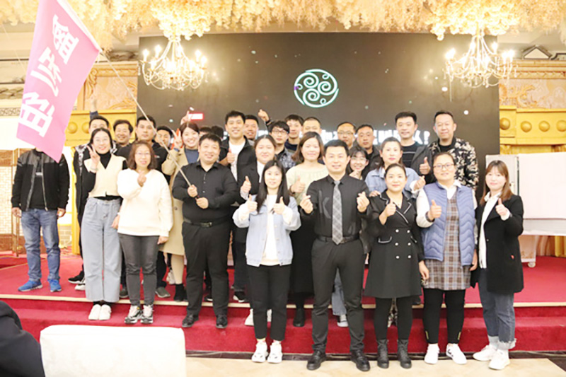 姜克成老師與冠軍小組合影