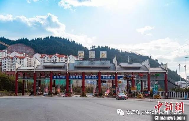 銅仁南匝道口對疫情防控中設立的“關卡”取消，車輛正常通行